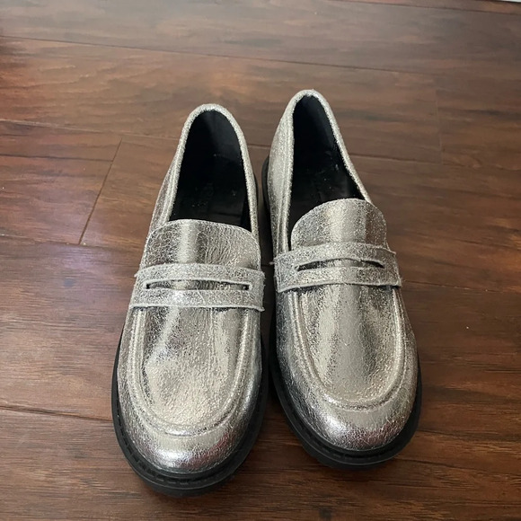 Silver Emerson Lug Loafer-NWOT Girls size 3 - Picture 1 of 8